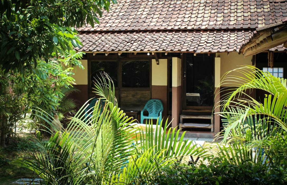 Apartamento Harrys Oceanhouse 2 Pacitan Exterior foto