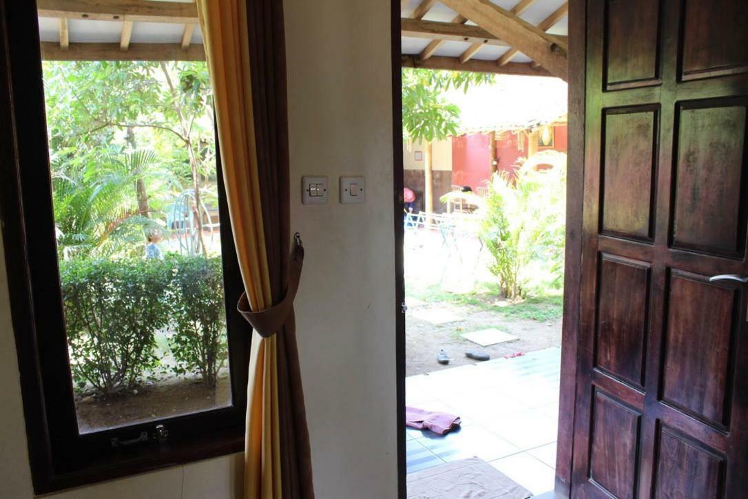 Apartamento Harrys Oceanhouse 2 Pacitan Exterior foto